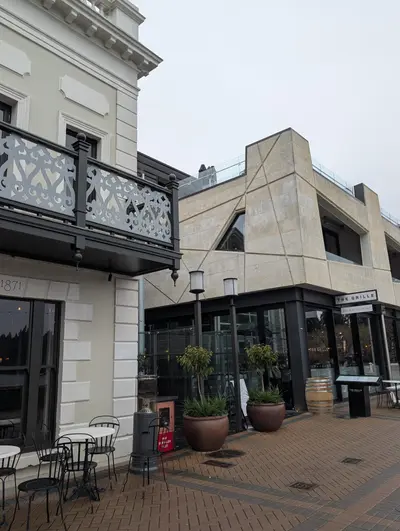 Eichardt's entrance, with the heritage building to the left and the contemporary building to the right.